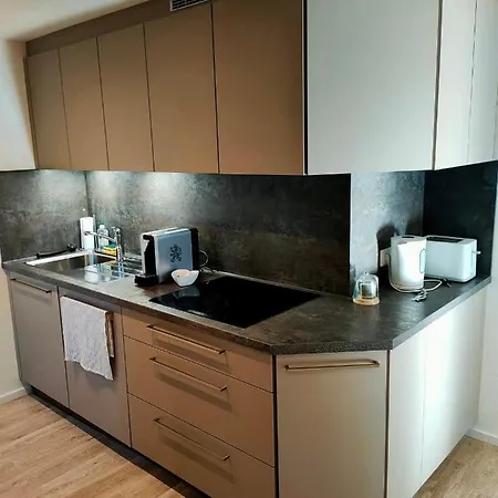 Au Pied Du Chateau *