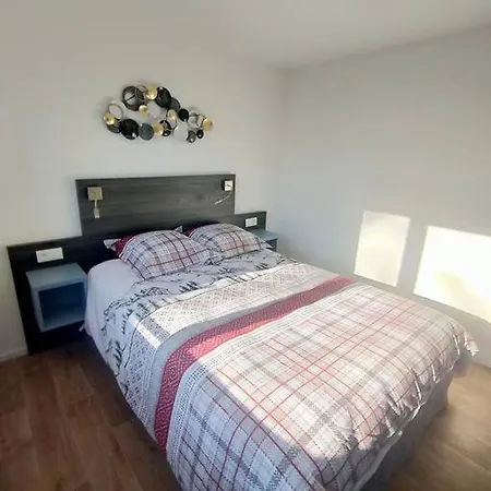 Au Pied Du Chateau *